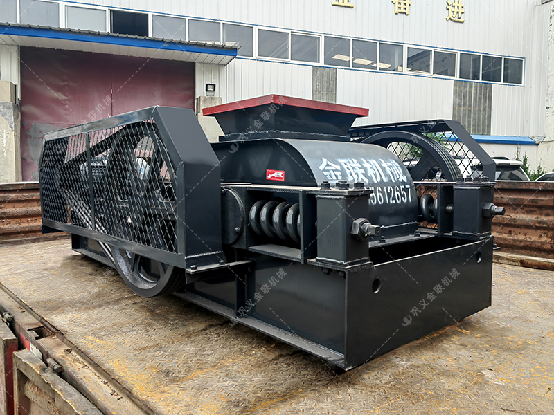 小型對(duì)輥破碎機(jī)發(fā)往山東破碎焦炭 小型對(duì)輥破碎機(jī)發(fā)往山東破碎焦炭