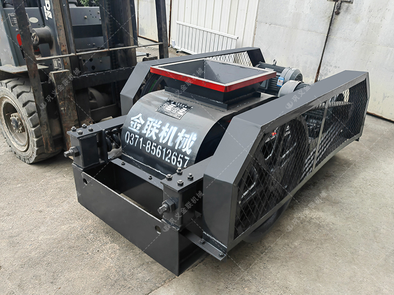 小型對(duì)輥破碎機(jī)發(fā)往山東破碎焦炭