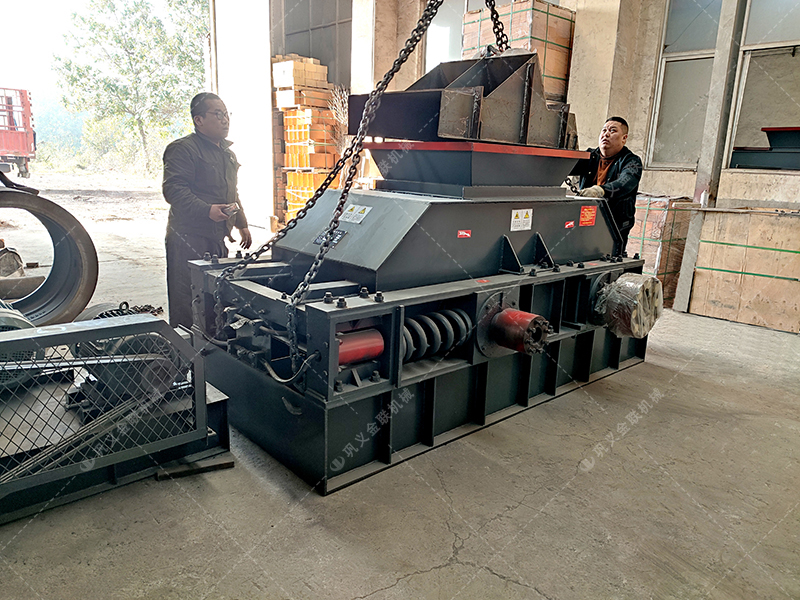 86對輥破碎機發(fā)往廣西破碎鵝卵石 86對輥破碎機發(fā)往廣西破碎鵝卵石