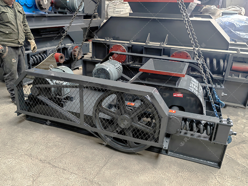 小型對輥破碎機發(fā)往湖南破焦沫