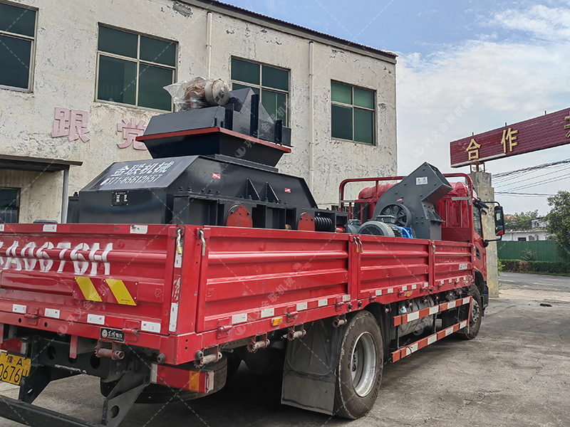 2pg800x600對輥破碎機(jī)發(fā)往廣東破碎石英石 2pg800x600對輥破碎機(jī)發(fā)往廣東破碎石英石