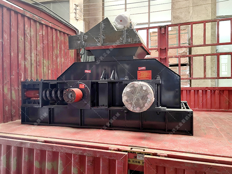 2pg800x600對輥破碎機(jī)發(fā)往廣東破碎石英石