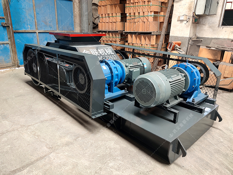 小型對(duì)輥破碎機(jī)發(fā)往江蘇破水渣 小型對(duì)輥破碎機(jī)發(fā)往江蘇破水渣