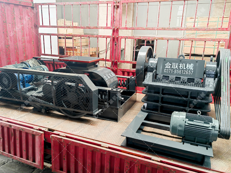 對(duì)輥機(jī)和顎破機(jī)發(fā)往山東破碎青石 對(duì)輥機(jī)和顎破機(jī)發(fā)往山東破碎青石