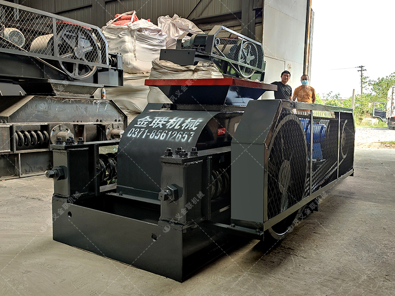 小型對輥破碎機發(fā)往福建破碎石英砂 小型對輥破碎機發(fā)往福建破碎石英砂