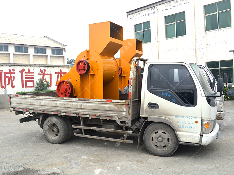 兩臺(tái)88雙級(jí)粉碎機(jī)發(fā)往廣西破碎鐵礦 兩臺(tái)88雙級(jí)粉碎機(jī)發(fā)往廣西破碎鐵礦