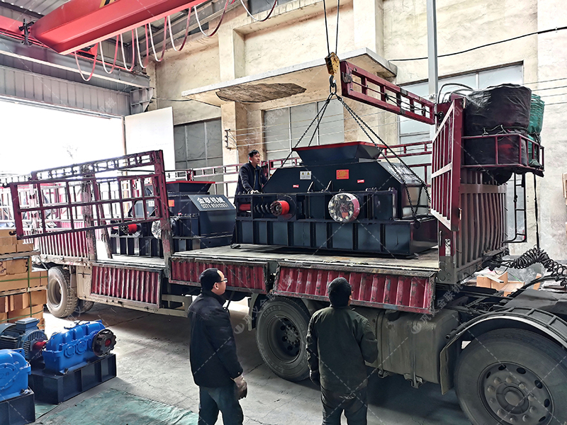 86中型對輥破碎機發(fā)往四川破碎瓜子石 86中型對輥破碎機發(fā)往四川破碎瓜子石