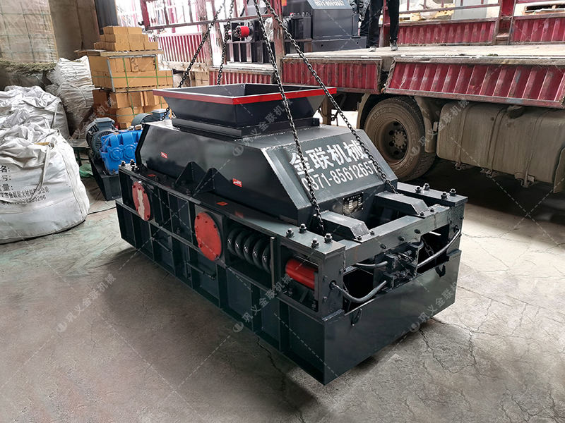 86中型對輥破碎機發(fā)往四川破碎瓜子石 86中型對輥破碎機發(fā)往四川破碎瓜子石