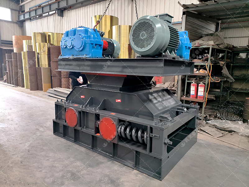 大型雙齒輥破碎機(jī)發(fā)往山東破碎石頭 大型雙齒輥破碎機(jī)發(fā)往山東破碎石頭