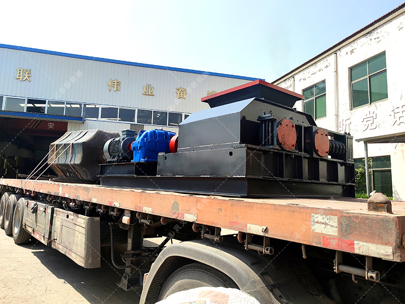 雙齒輥破碎機(jī)發(fā)往安徽破碎玻璃 雙齒輥破碎機(jī)發(fā)往安徽破碎玻璃