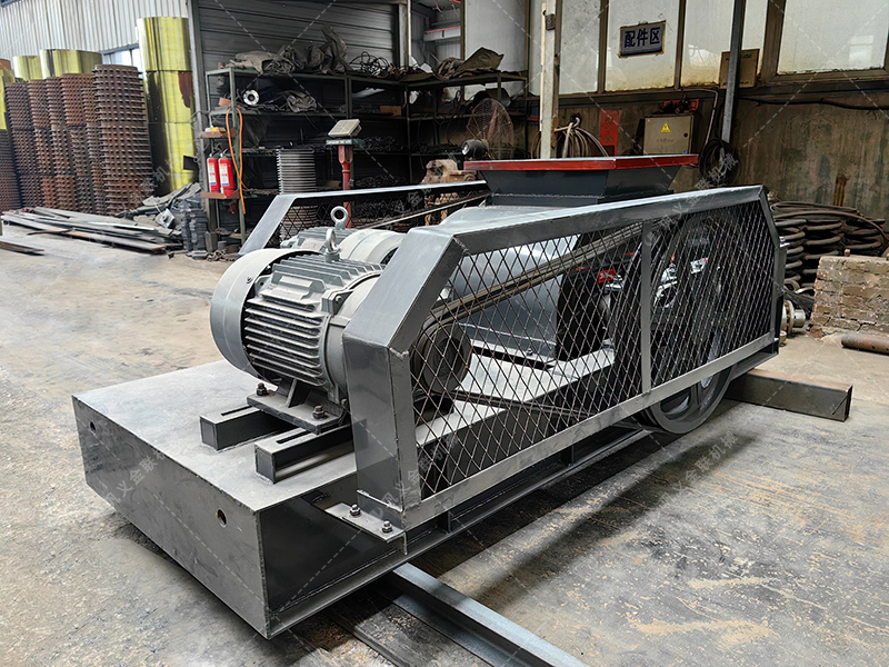 雙齒輥破碎機(jī)發(fā)往湖南破碎冰塊 雙齒輥破碎機(jī)發(fā)往湖南破碎冰塊