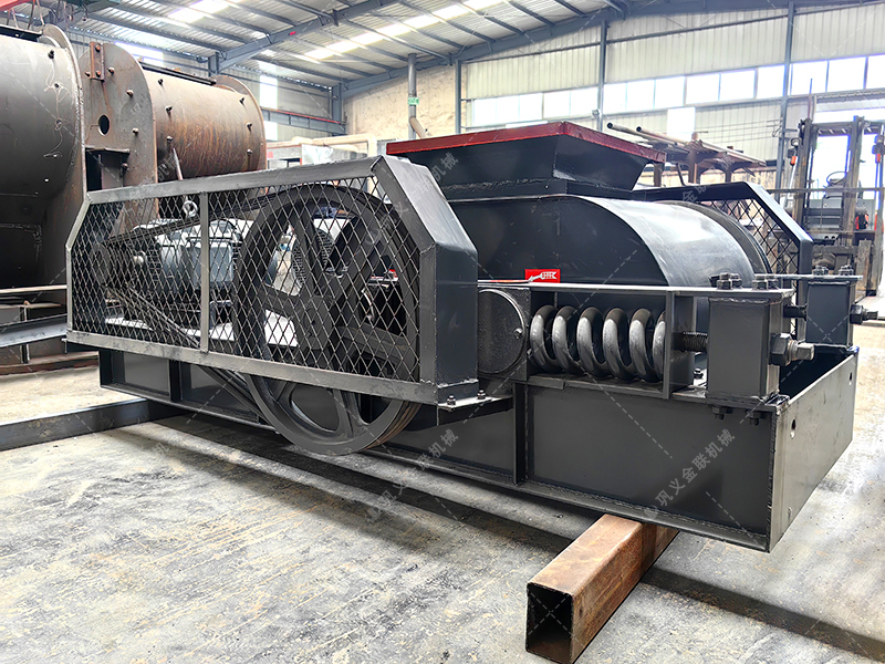 雙齒輥破碎機(jī)發(fā)往湖南破碎冰塊 雙齒輥破碎機(jī)發(fā)往湖南破碎冰塊