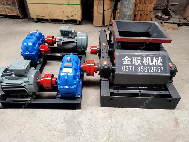 雙齒輥破碎機發(fā)往新疆破碎煤