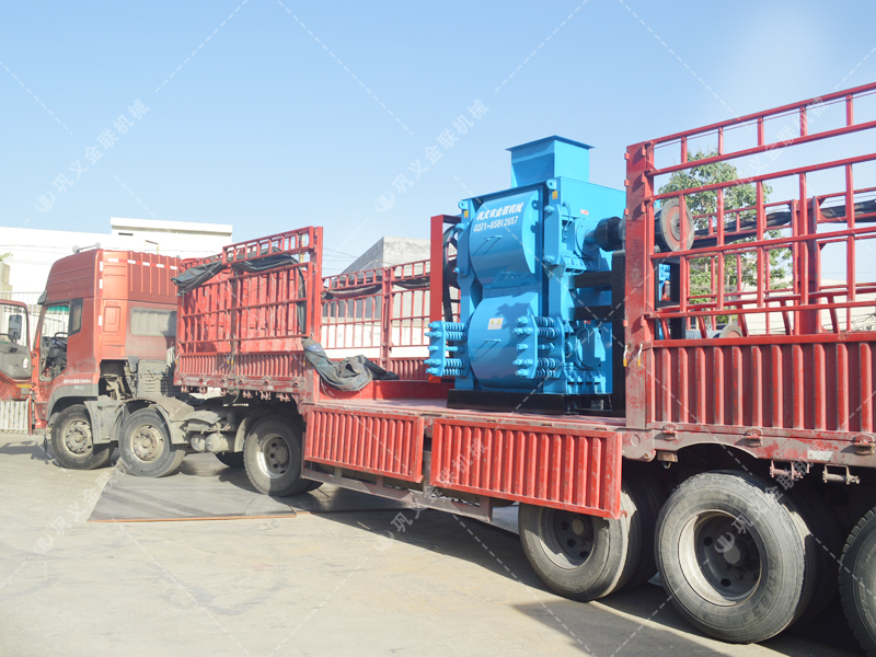 4PG0806四輥破碎機發(fā)往廣西破碎鐵礦石 4PG0806四輥破碎機發(fā)往廣西破碎鐵礦石