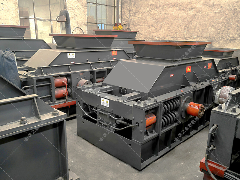 對輥破碎機發(fā)往湖北破碎鵝卵石 對輥破碎機發(fā)往湖北破碎鵝卵石