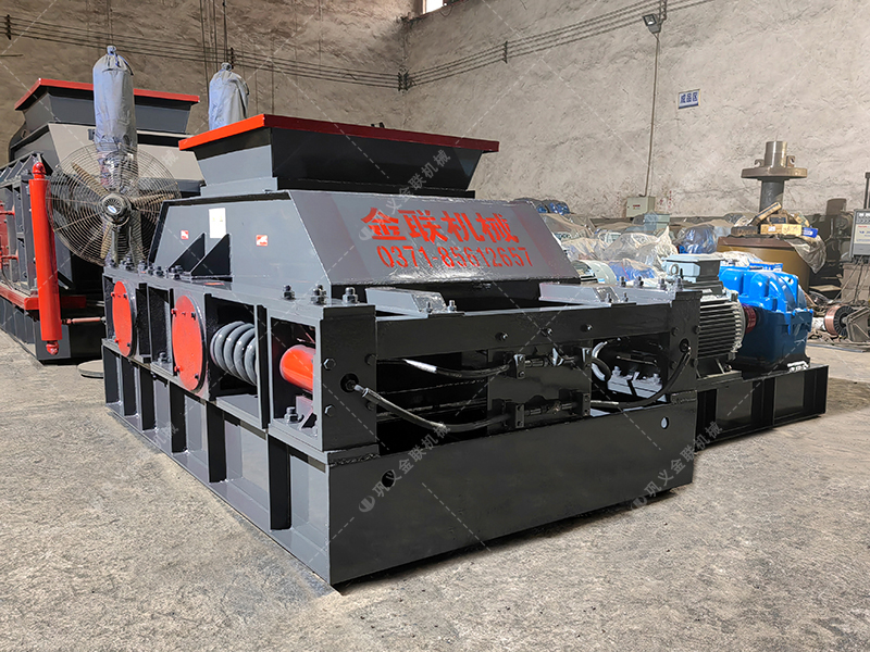大型雙齒輥破碎機(jī)發(fā)往內(nèi)蒙古烏海粉碎煤 大型雙齒輥破碎機(jī)發(fā)往內(nèi)蒙古烏海粉碎煤