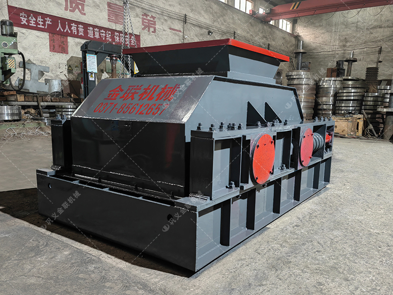 大型雙齒輥破碎機(jī)發(fā)往內(nèi)蒙古烏海粉碎煤