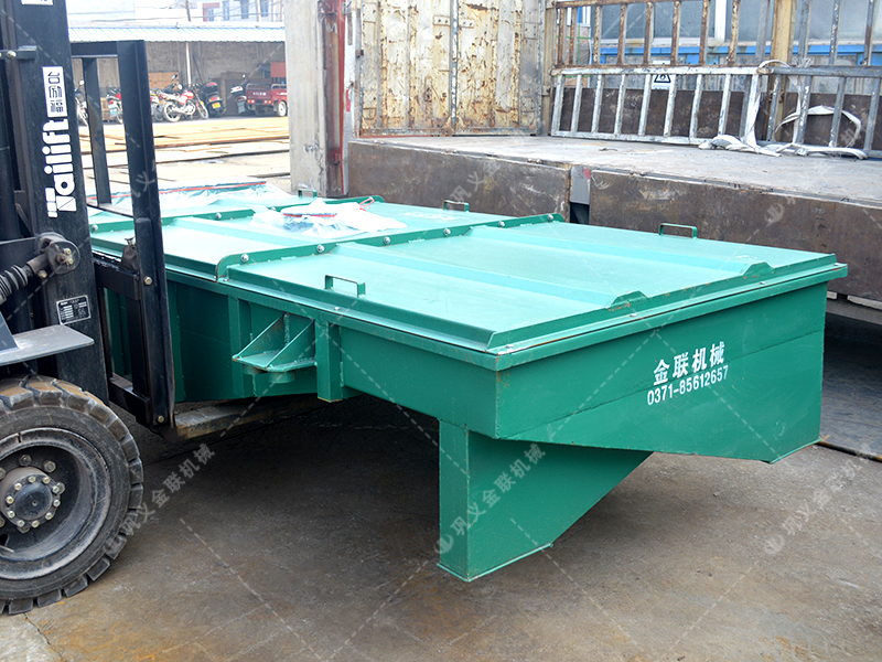 直線振動篩發(fā)往吉林篩石英砂 直線振動篩發(fā)往吉林篩石英砂