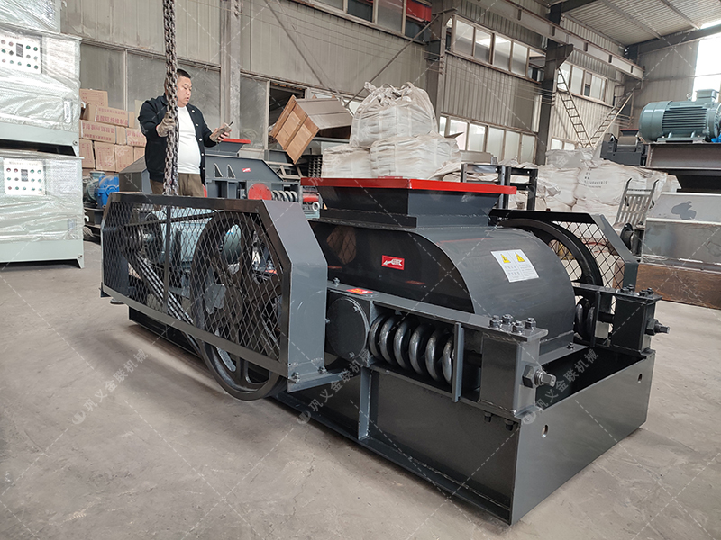 處理舊磚塊適合用雙齒輥破碎機(jī)嗎？哪個(gè)廠家值得選購(gòu)