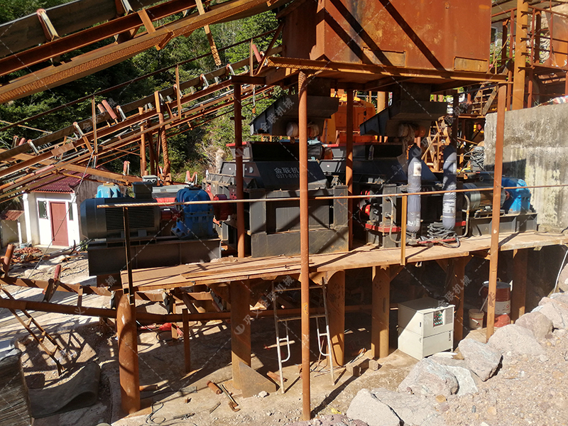 砂石企業(yè)紛紛升級(jí)對(duì)輥破碎機(jī)設(shè)備，原因究竟為何？