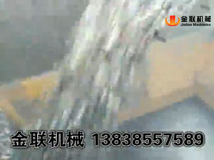 對(duì)輥制砂機(jī)視頻_鵝卵石制砂現(xiàn)場(chǎng)視頻